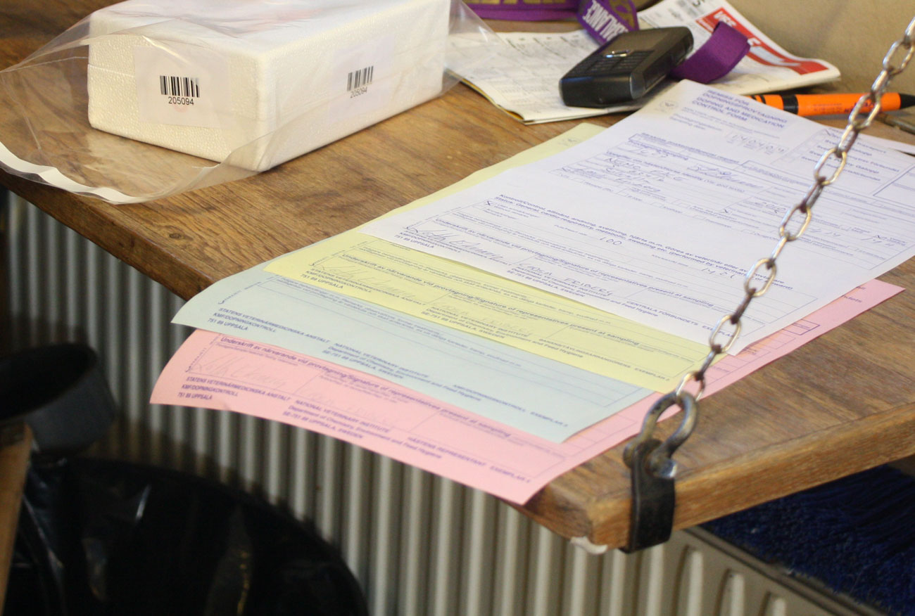 Materials for urine sampling with associated forms in four different colors